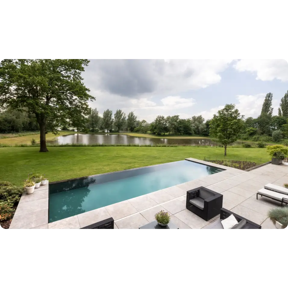 Pooltime Exklusiv ovanmark PP pool med oändlighetskant och turkost vatten